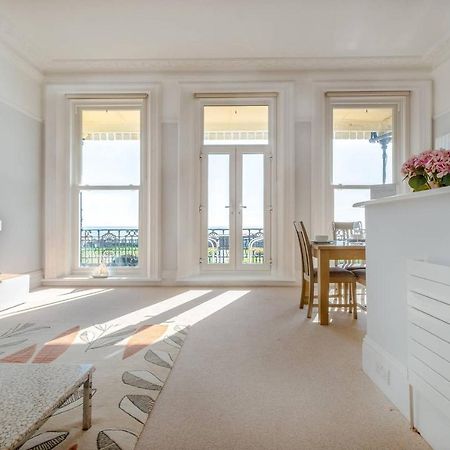 Spectacular Sea Views! Stylish Apt With Balcony Apartment Brighton Bagian luar foto