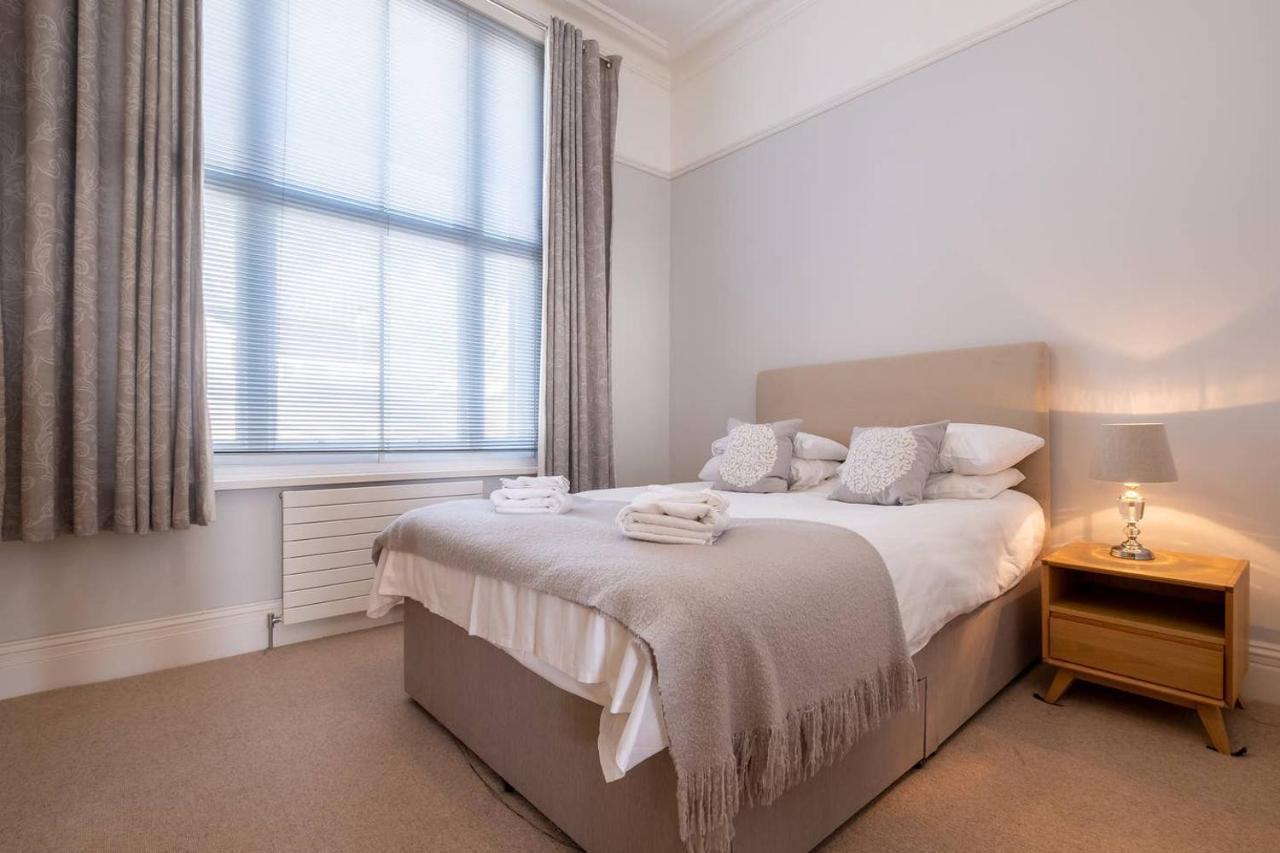 Spectacular Sea Views! Stylish Apt With Balcony Apartment Brighton Bagian luar foto