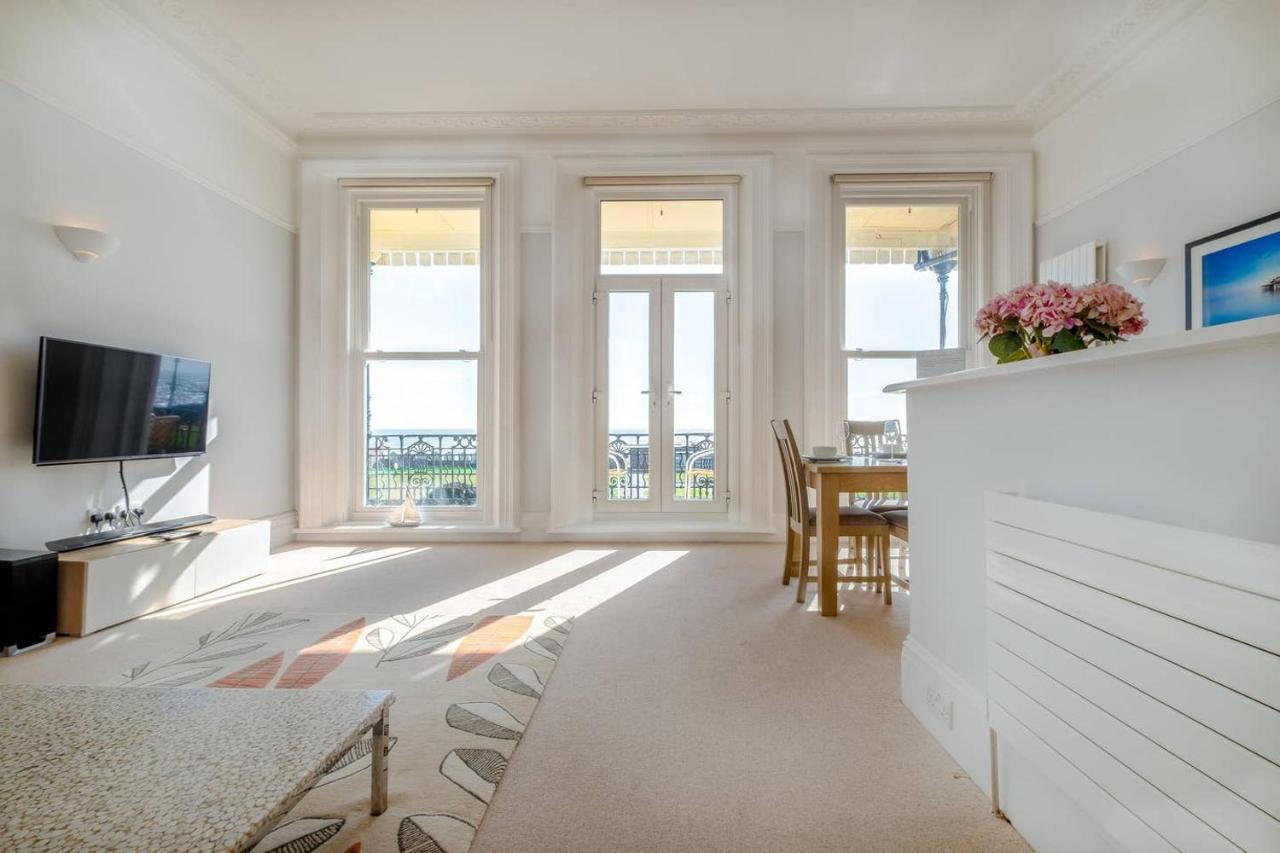 Spectacular Sea Views! Stylish Apt With Balcony Apartment Brighton Bagian luar foto