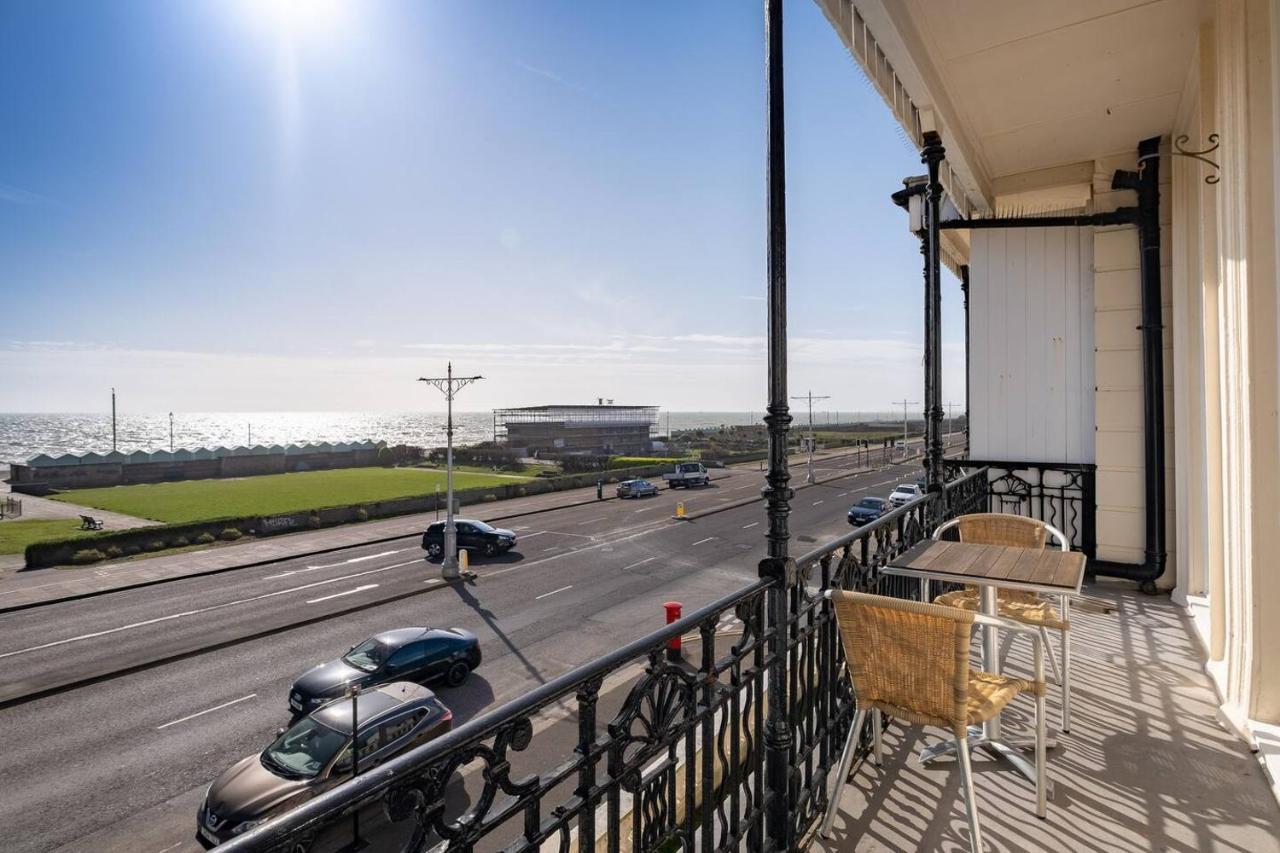 Spectacular Sea Views! Stylish Apt With Balcony Apartment Brighton Bagian luar foto