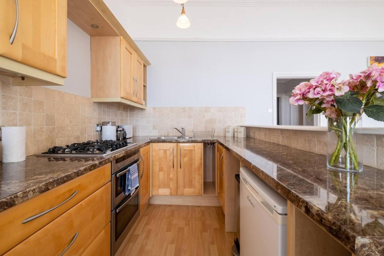 Spectacular Sea Views! Stylish Apt With Balcony Apartment Brighton Bagian luar foto